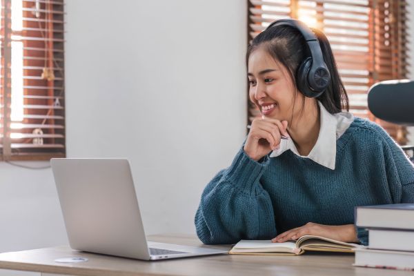 Lợi ích khi học đại học từ xa ngành Ngôn ngữ Anh Intracom