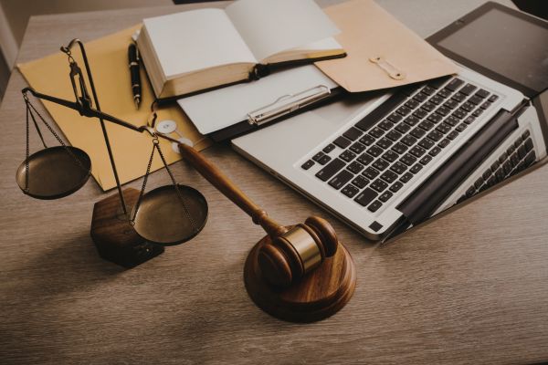 Cẩm nang toàn diện về Đại học từ xa ngành Luật kinh tế